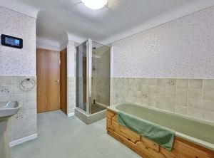 Photo 25- click for photo gallery